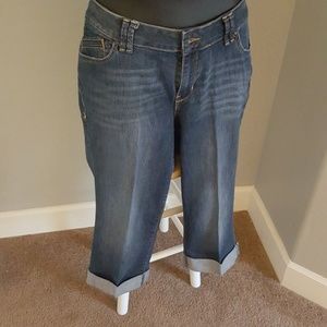 Distressed Capri Jeans